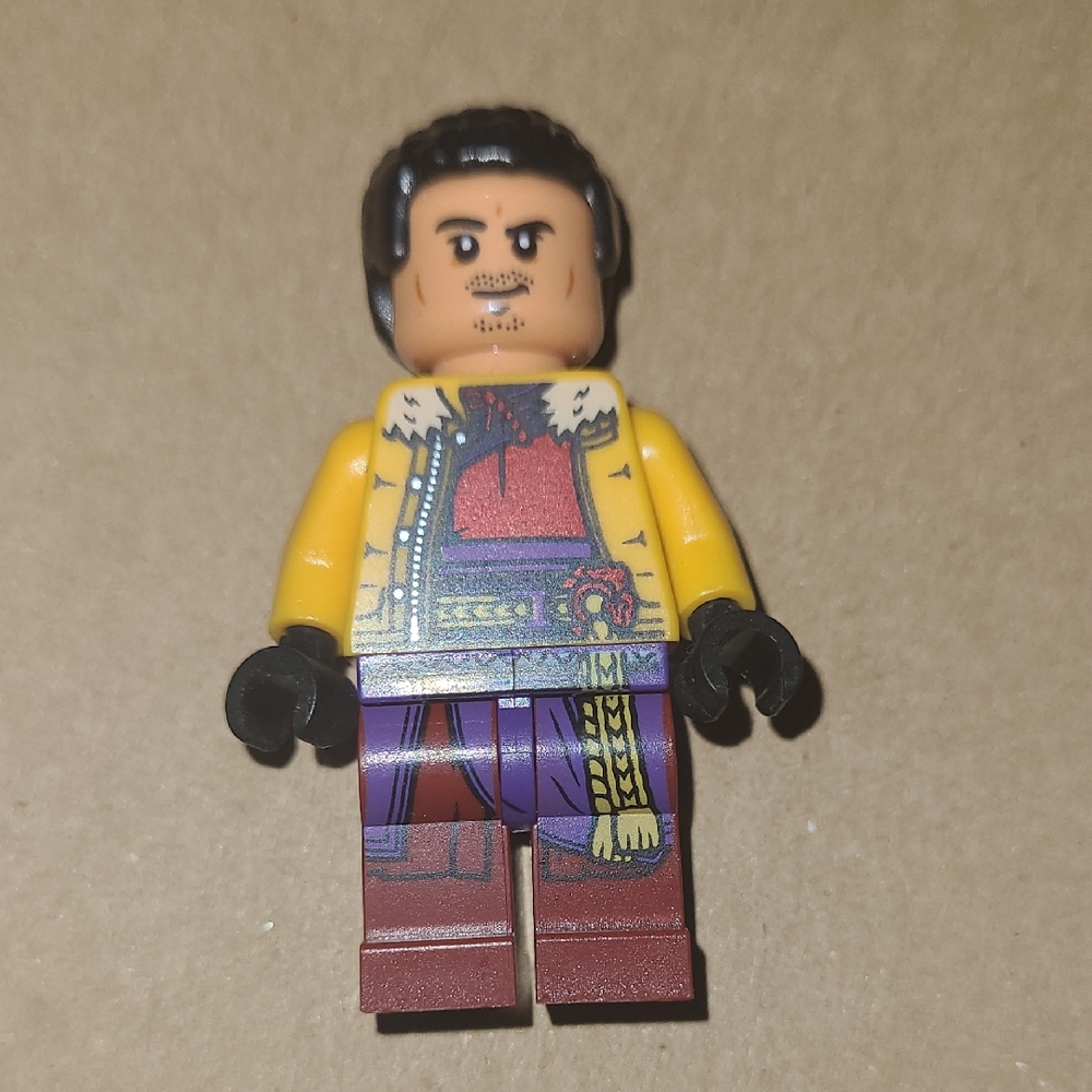 LEGO Marvel Super Heroes Wong Orange Parka Minifigure 